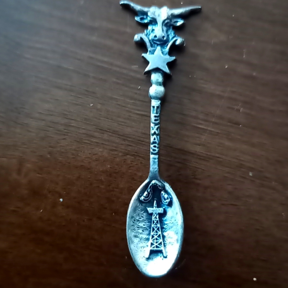 Texas Souvenir Spoon Longhorn Oil Derrick Lone Star Design Pewter